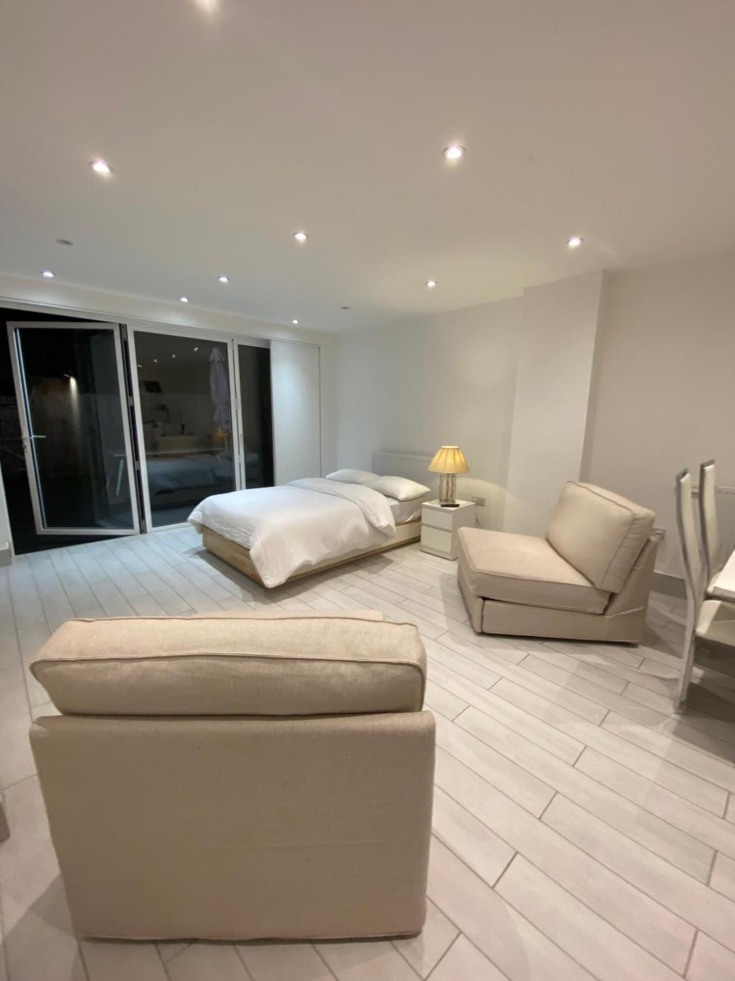 The Bay Apartment Edgware Extérieur photo